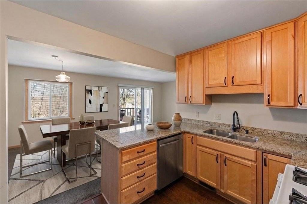 304 Pondridge Cir - Photo 2 of 21