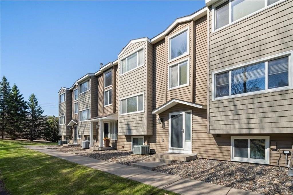 304 Pondridge Cir - Photo 3 of 21