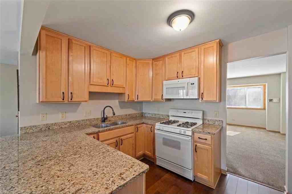 304 Pondridge Cir - Photo 6 of 21