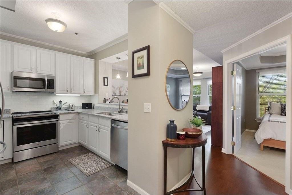 645 N 1st St #304 - Photo 5 of 20