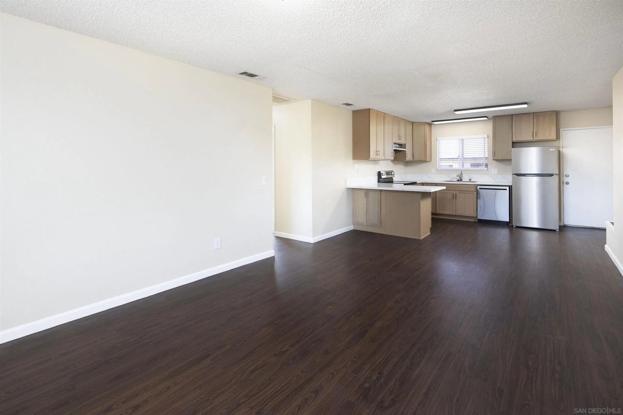 975 E Washington Ave - Photo 7 of 21