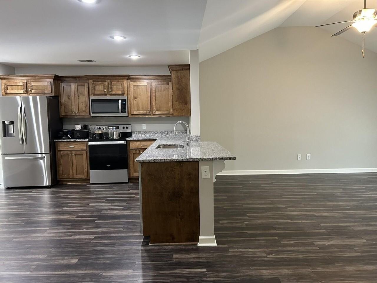 610 Constitution Dr - Photo 3 of 32