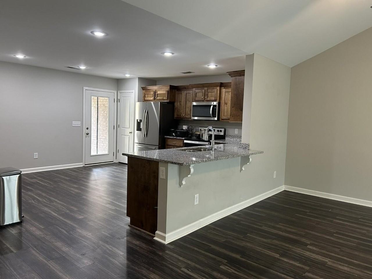 610 Constitution Dr - Photo 6 of 32