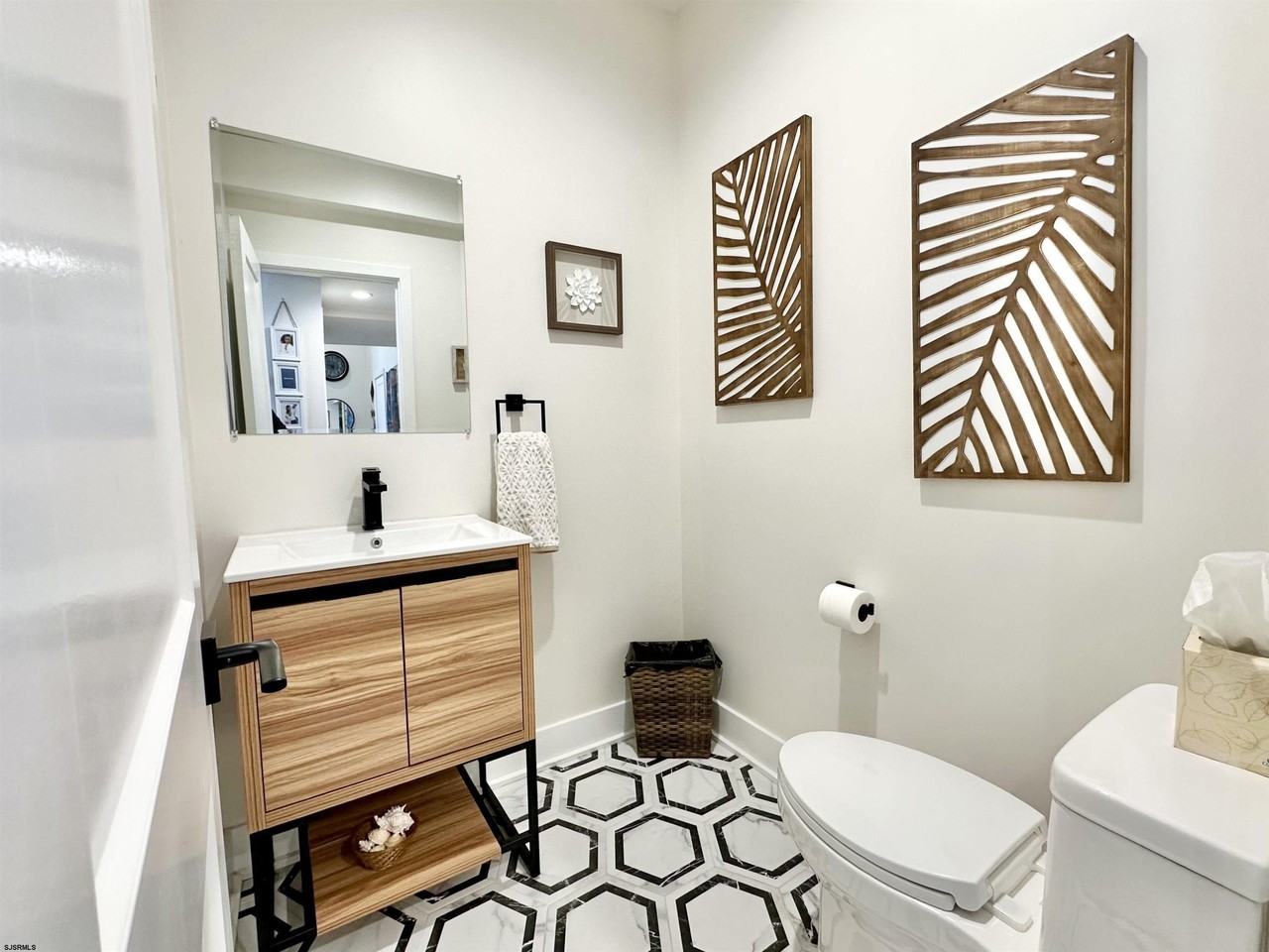 136 Lincoln Dr - Photo 5 of 36