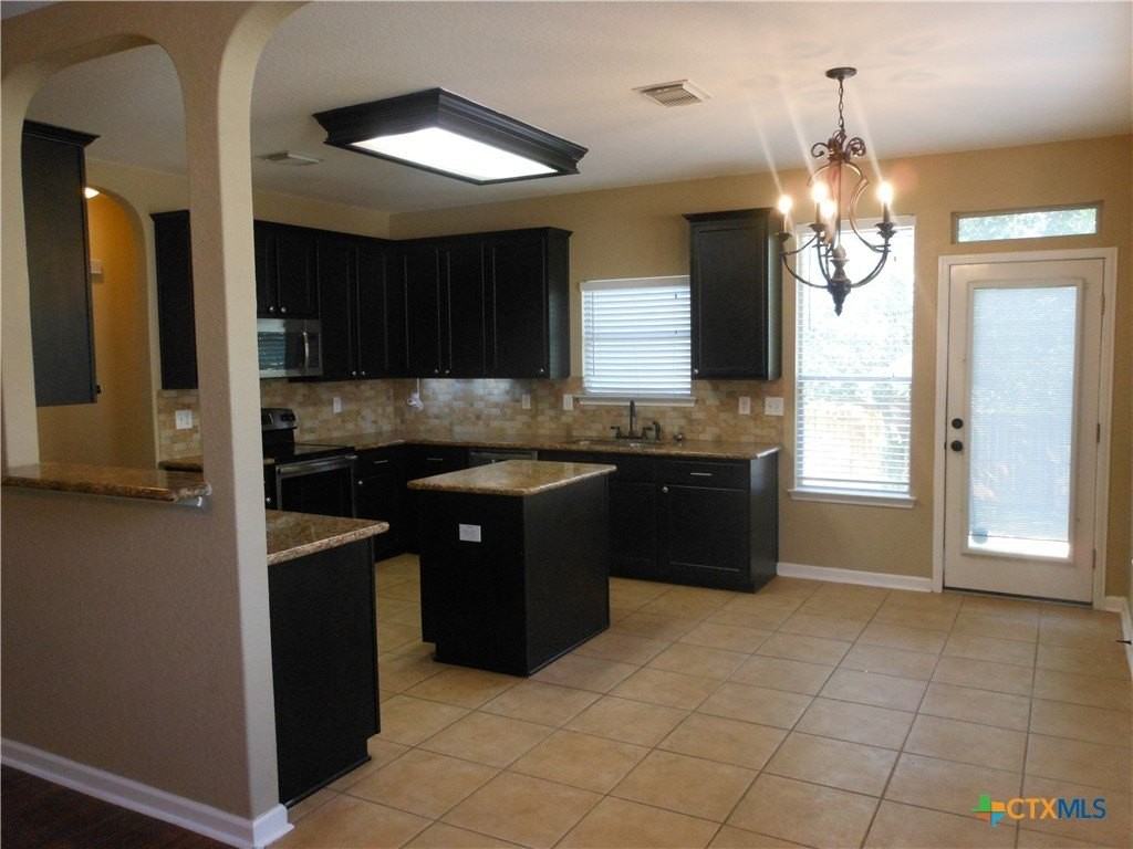 2242 Lakeline Dr - Photo 7 of 28