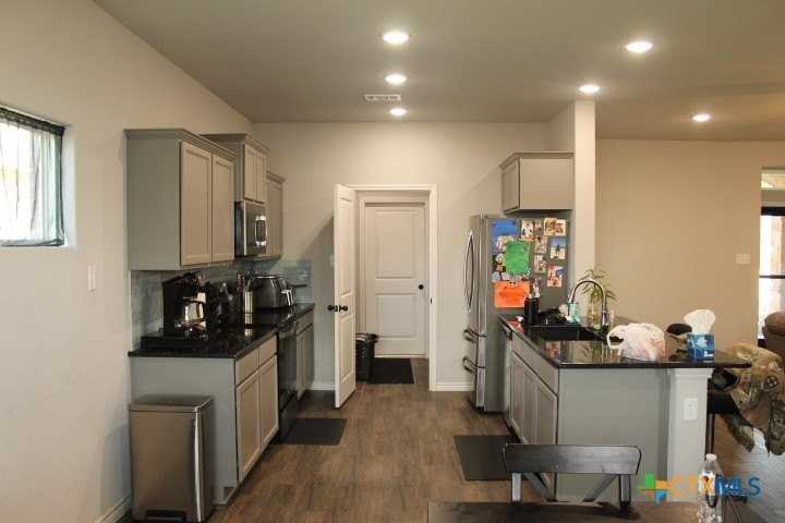 3006 Hedwig St - Photo 6 of 14