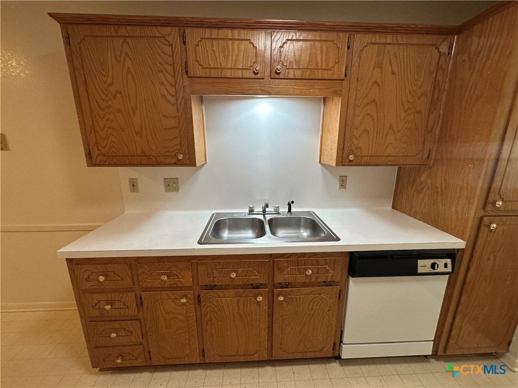 3603 Amanda Dr - Photo 4 of 11