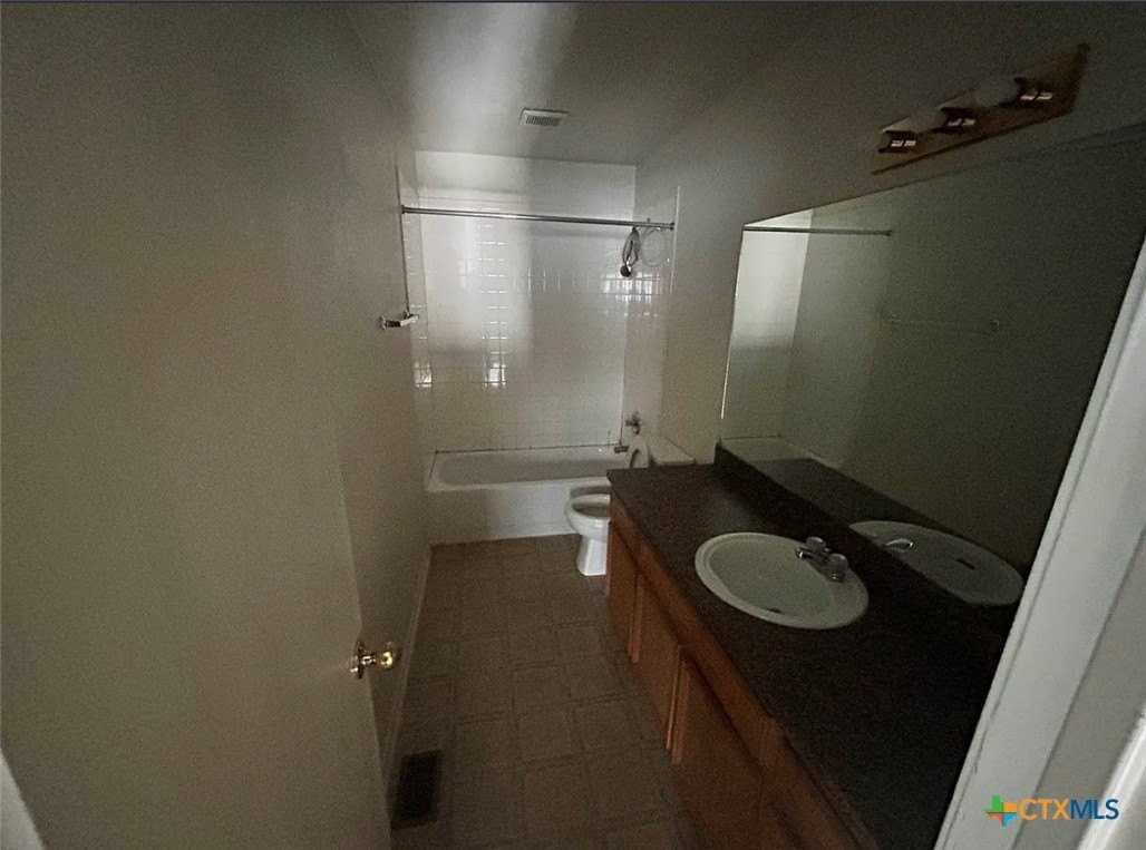 1010 Lansberry Ct #C - Photo 4 of 4