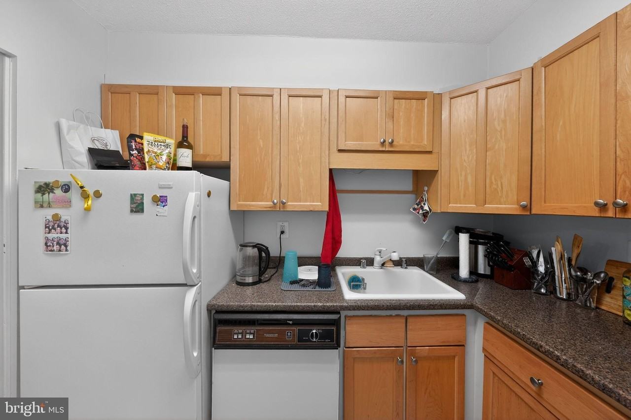 429 N St Sw #S210 - Photo 2 of 16