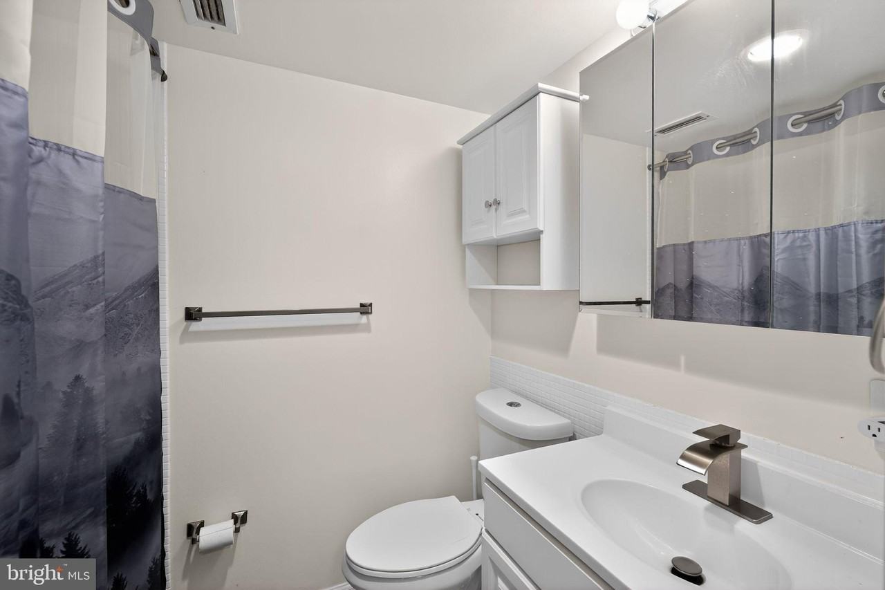 429 N St Sw #S210 - Photo 4 of 16