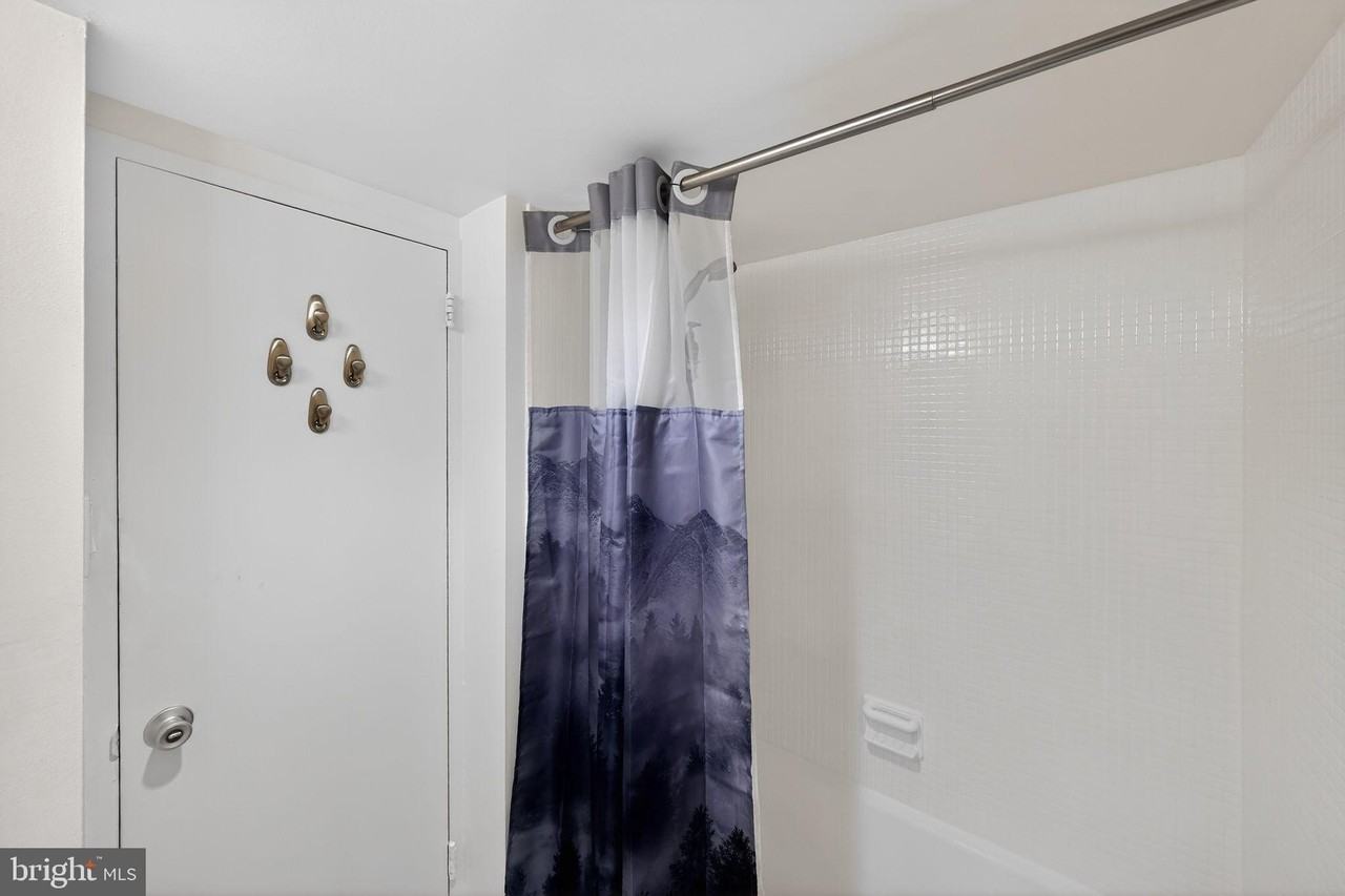 429 N St Sw #S210 - Photo 5 of 16