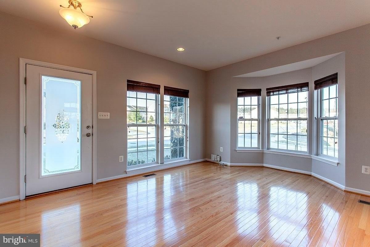 1603 Durham Way - Photo 4 of 28