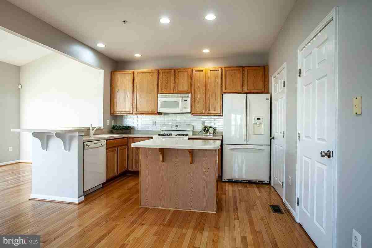 1603 Durham Way - Photo 6 of 28