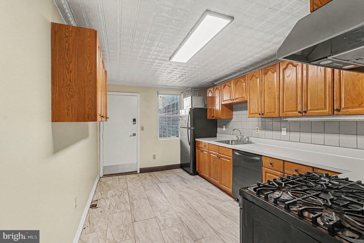 229 S Fremont Ave - Photo 7 of 21