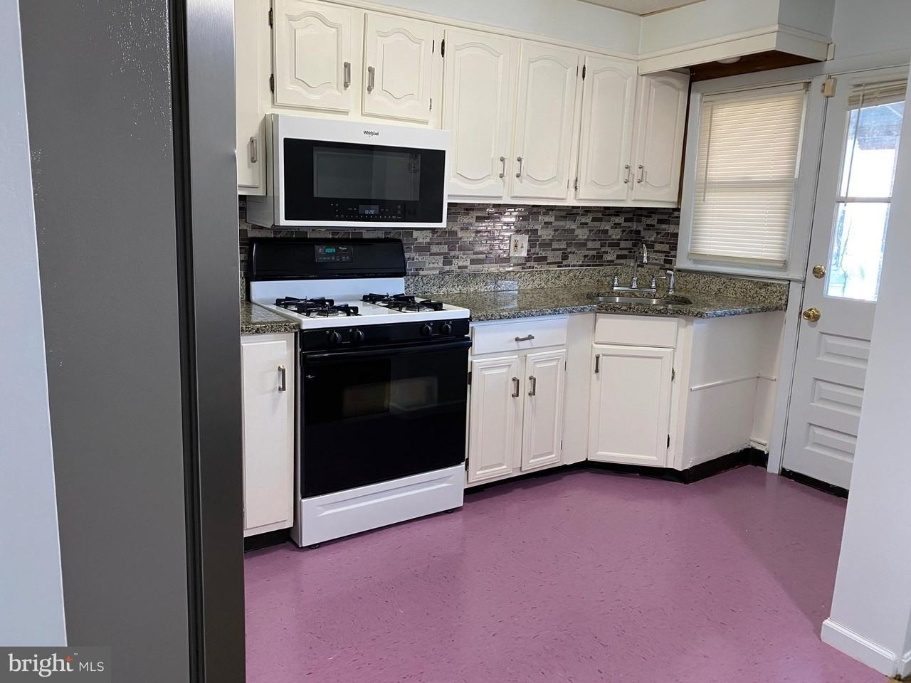 2167 Graythorn Rd - Photo 3 of 15