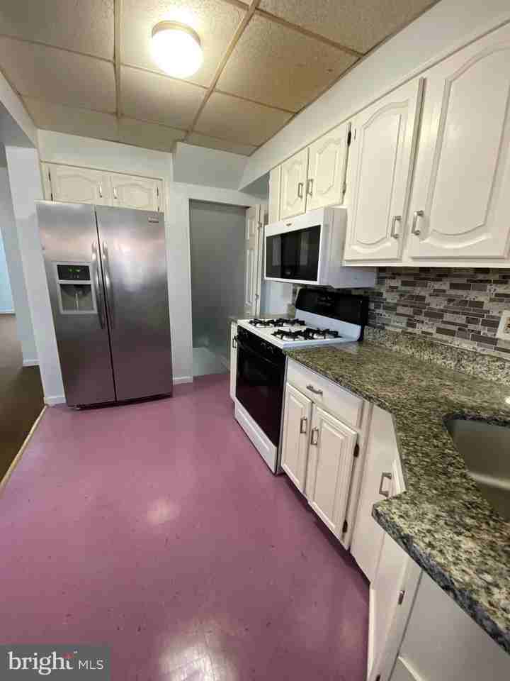 2167 Graythorn Rd - Photo 4 of 15