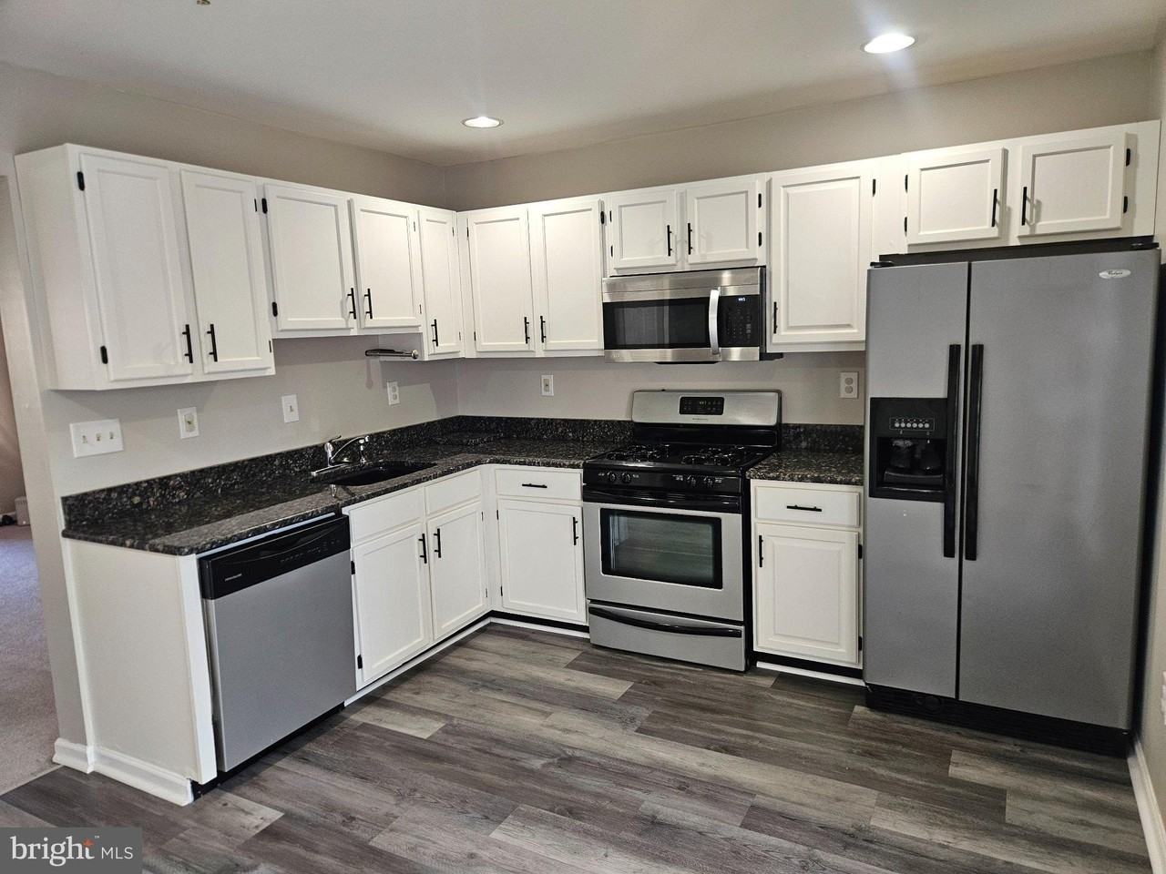 2346 Hazelwood Ct - Photo 7 of 22