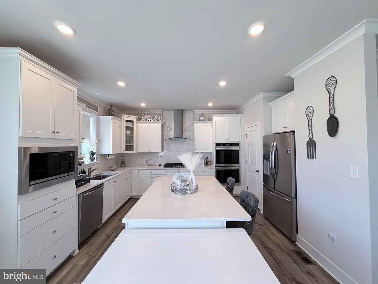 2835 Bridgewater Dr - Photo 2 of 45