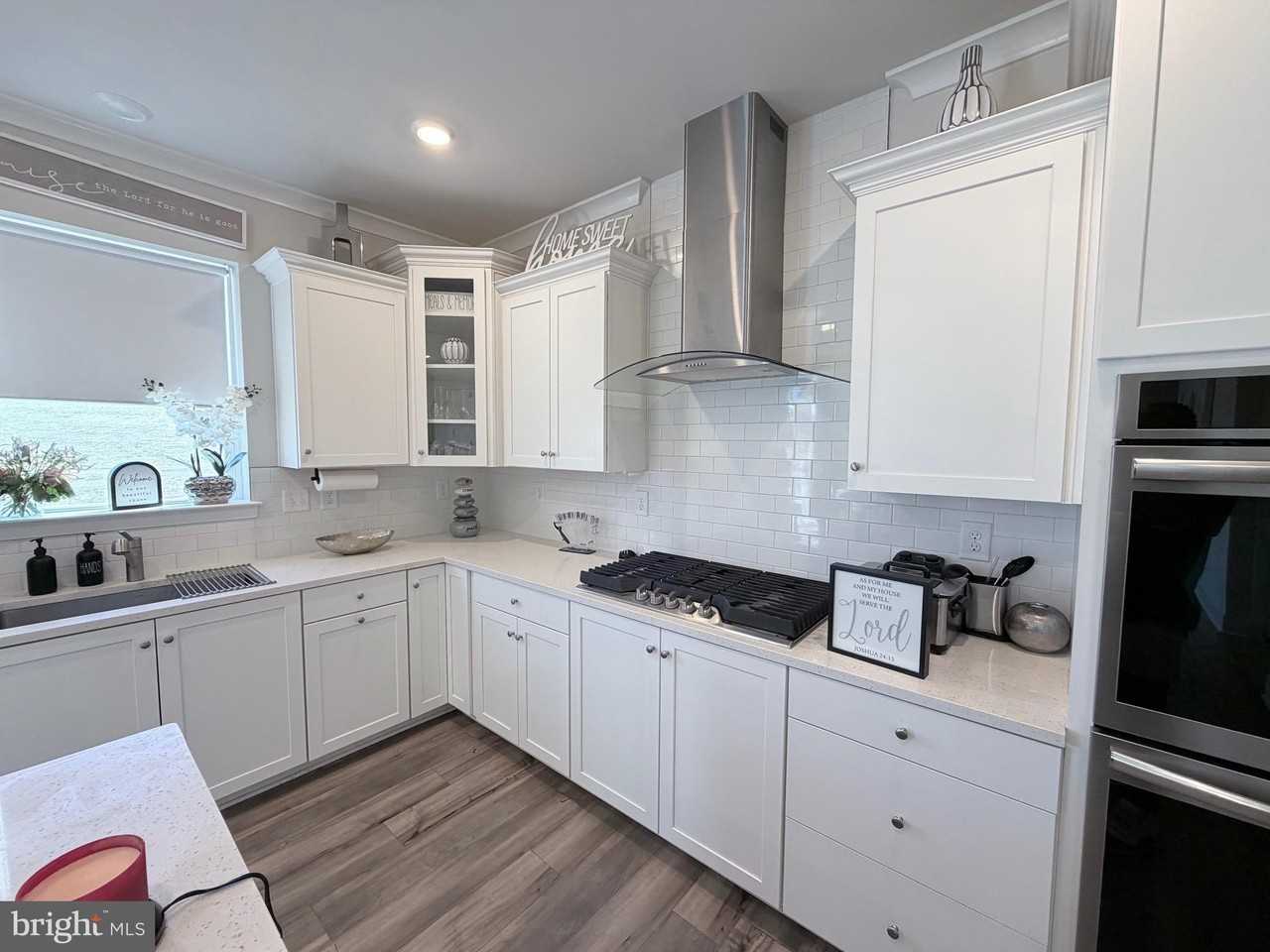 2835 Bridgewater Dr - Photo 4 of 45