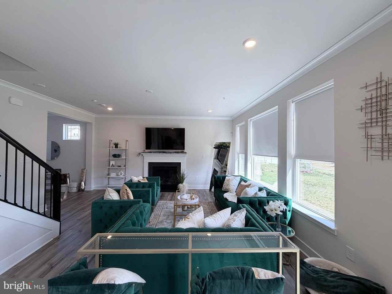 2835 Bridgewater Dr - Photo 7 of 45