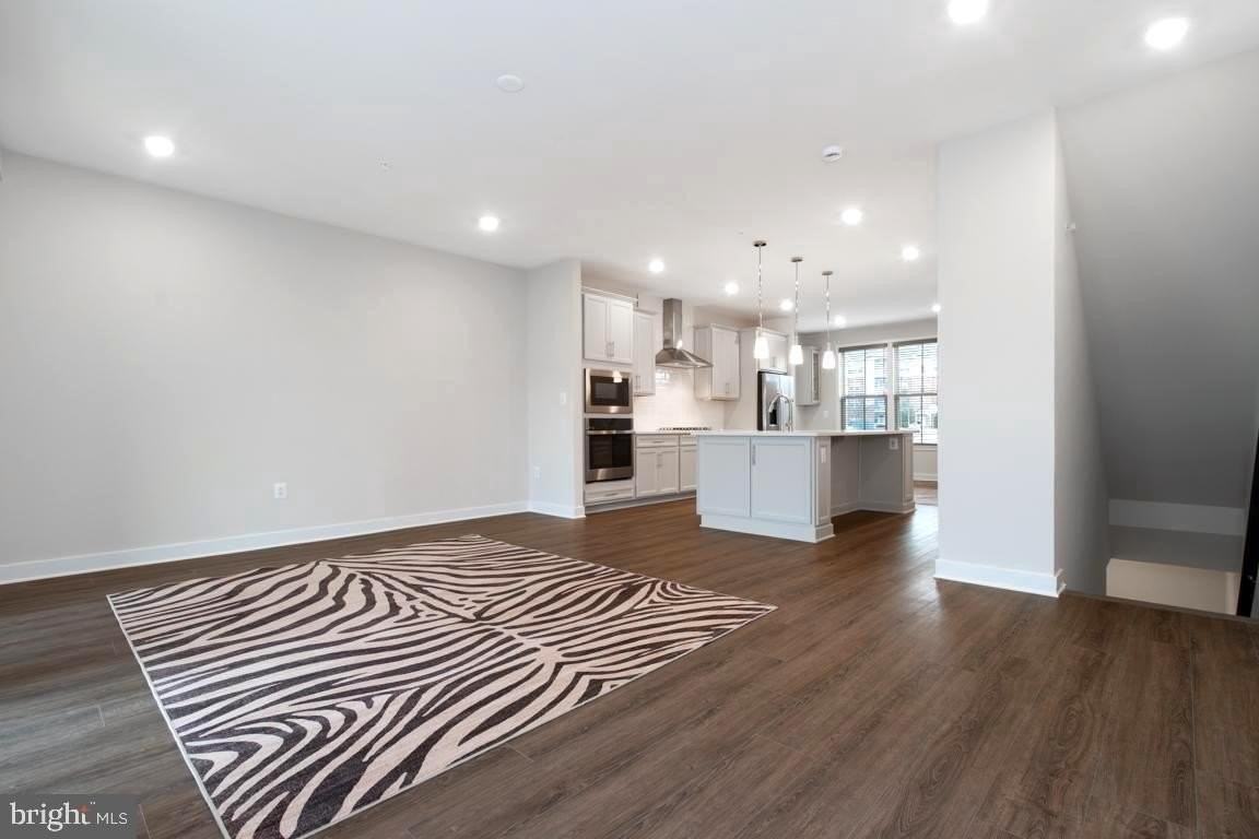 11003 Resort Rd - Photo 3 of 32