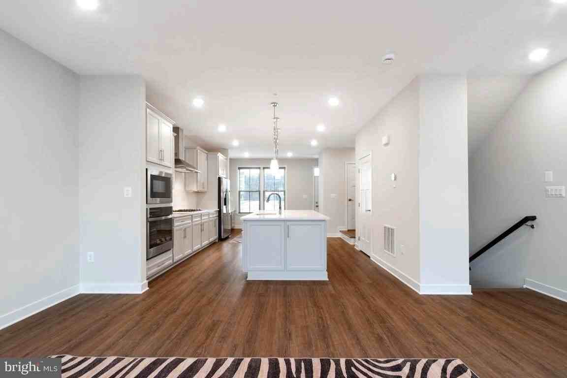 11003 Resort Rd - Photo 4 of 32