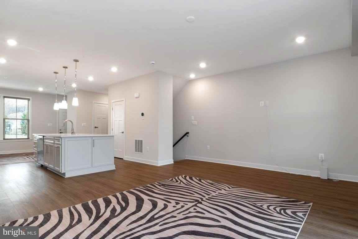 11003 Resort Rd - Photo 5 of 32