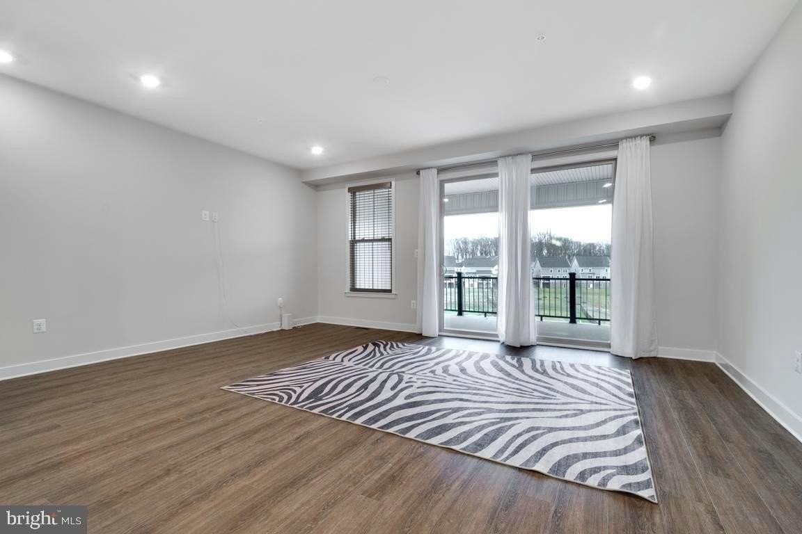 11003 Resort Rd - Photo 7 of 32