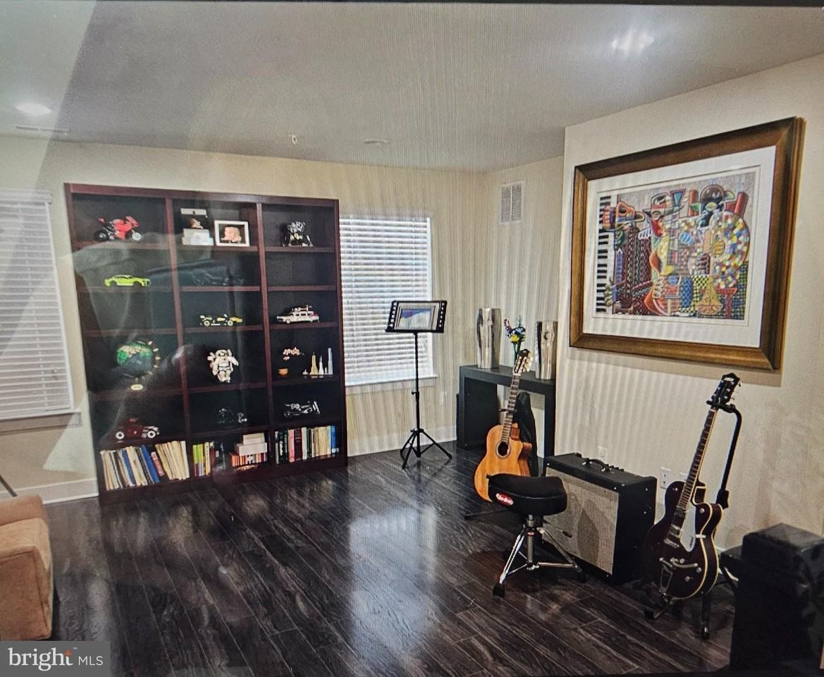 22620 Tate St - Photo 6 of 9