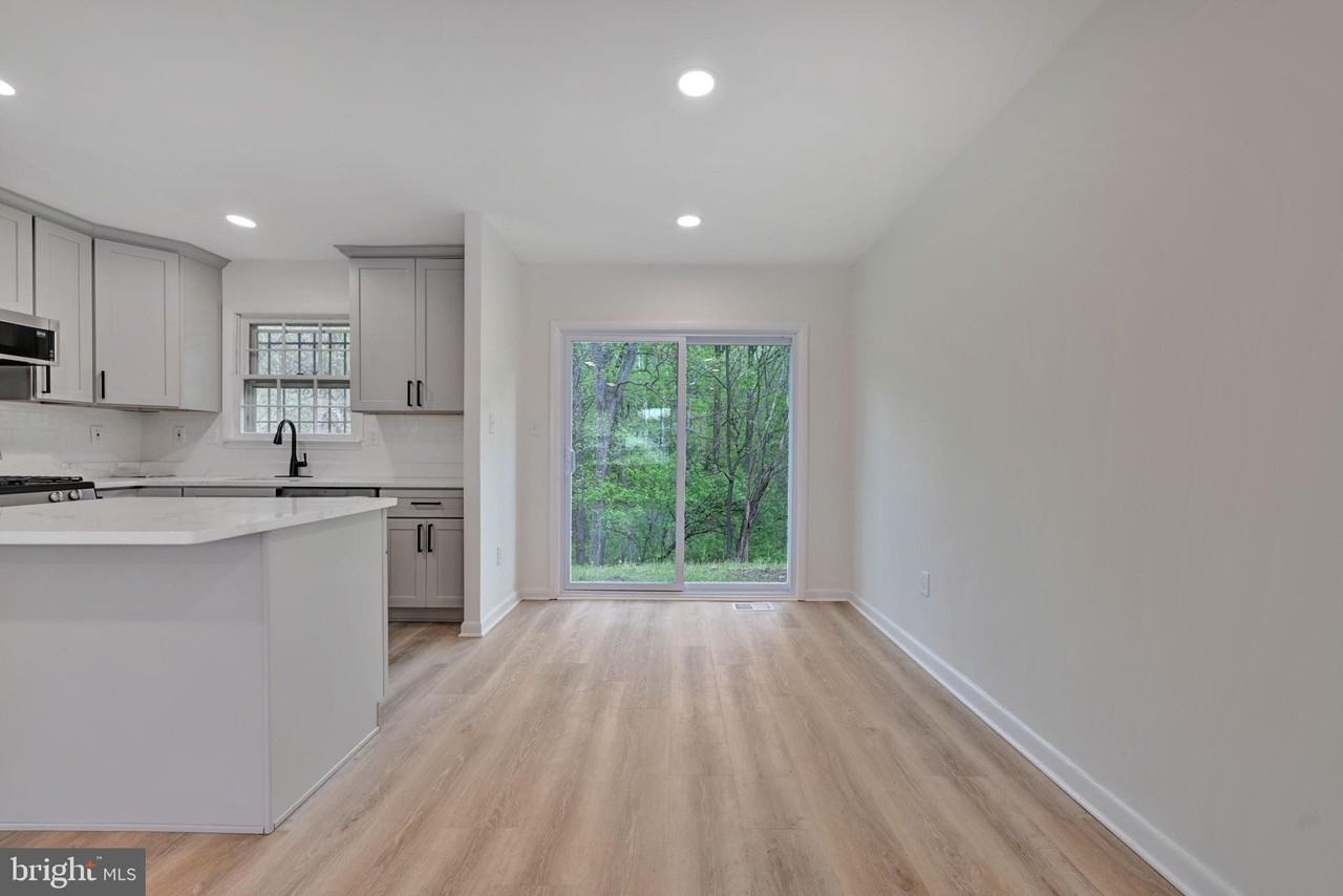 6809 Sisalbed Dr - Photo 5 of 32