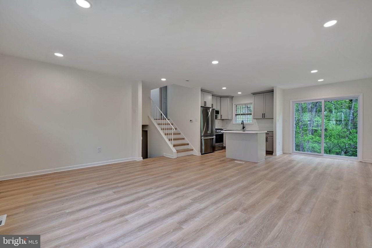 6809 Sisalbed Dr - Photo 7 of 32