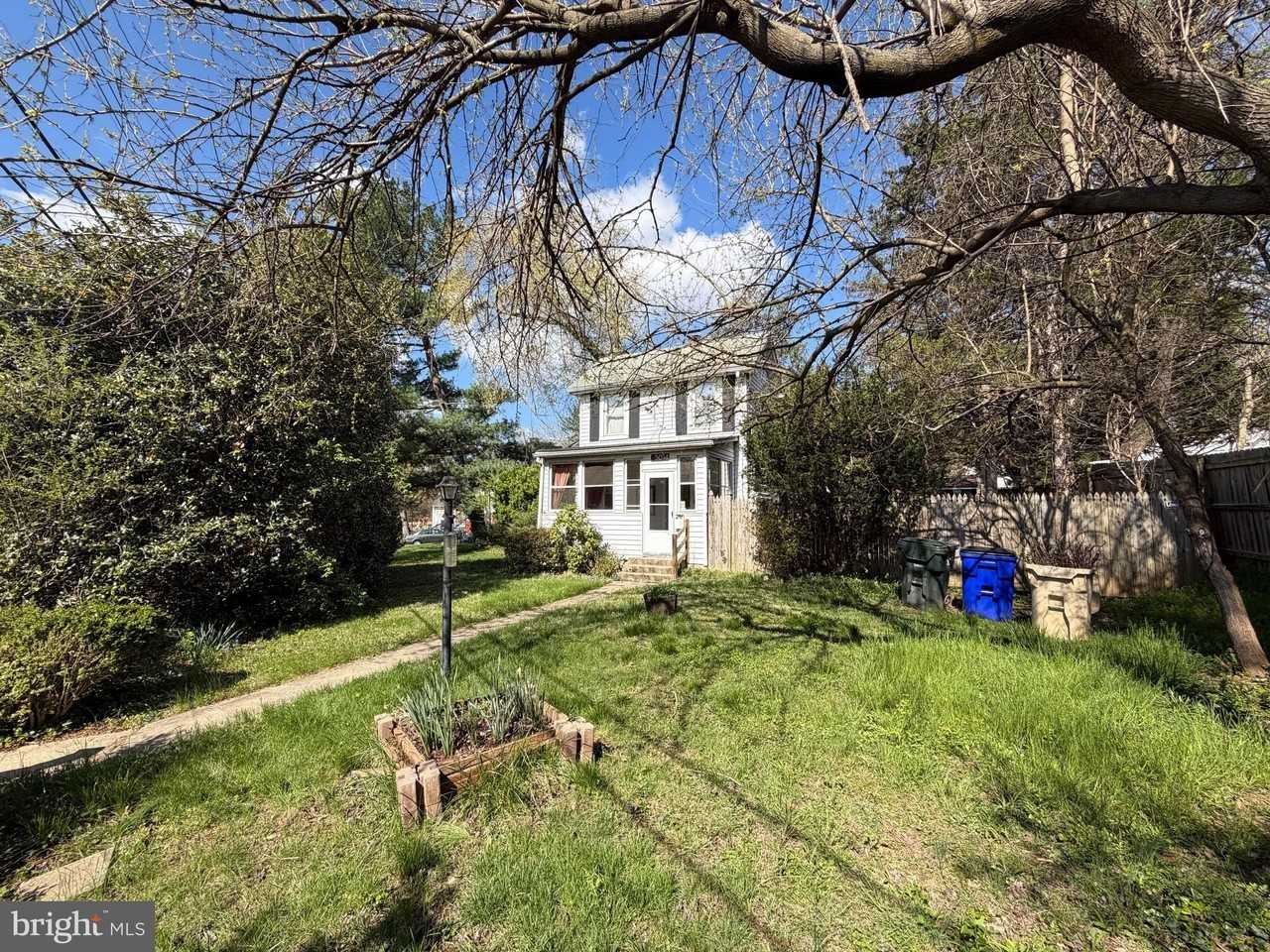 5014 Delaware St - Photo 5 of 10