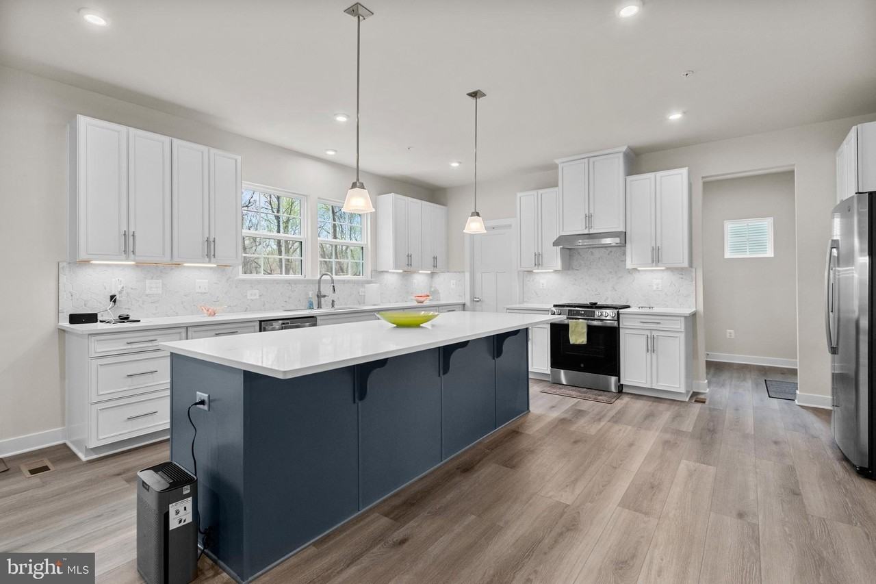 12105 EMPIRE LANE DR - Photo 2 of 50