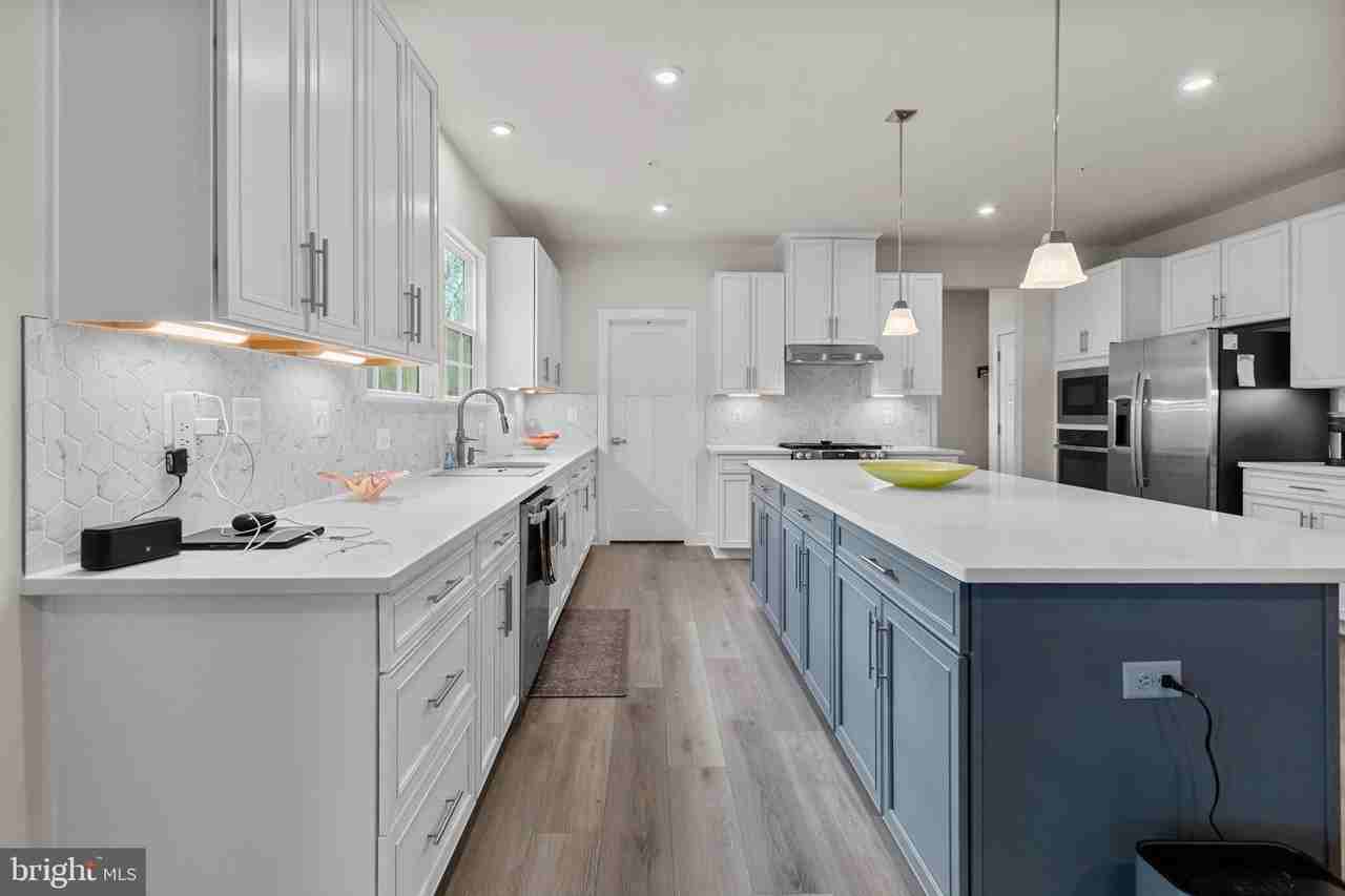 12105 EMPIRE LANE DR - Photo 3 of 50