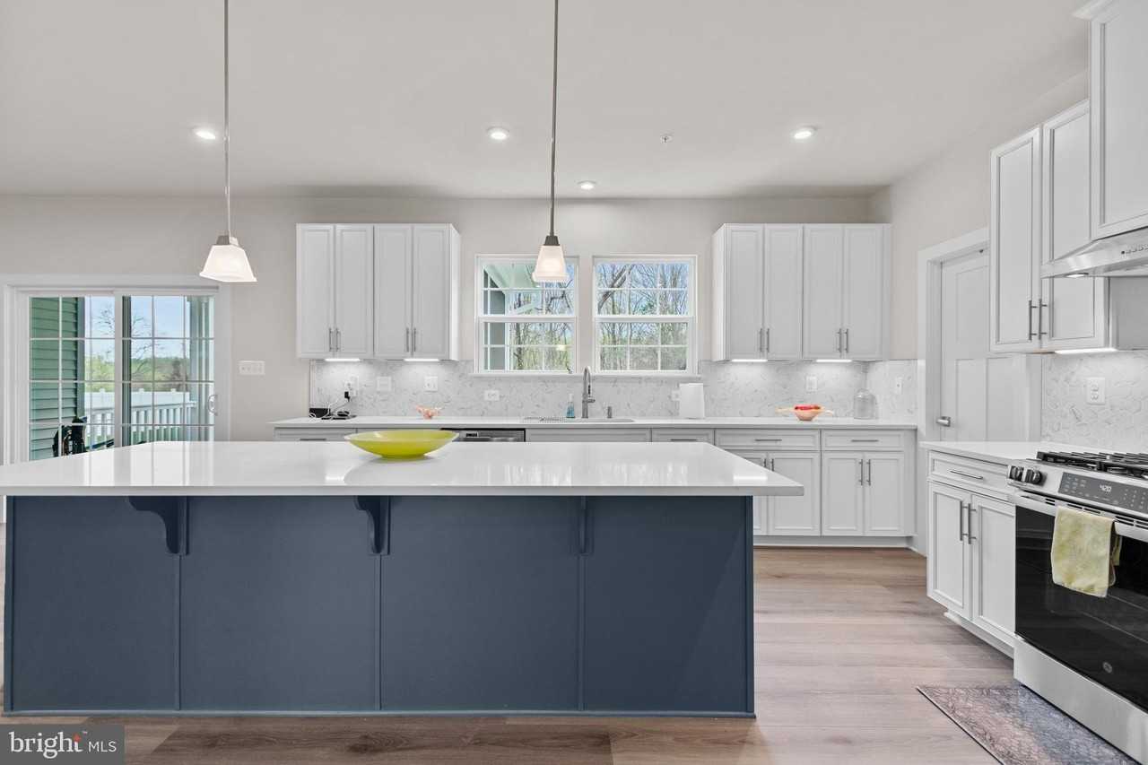 12105 EMPIRE LANE DR - Photo 4 of 50