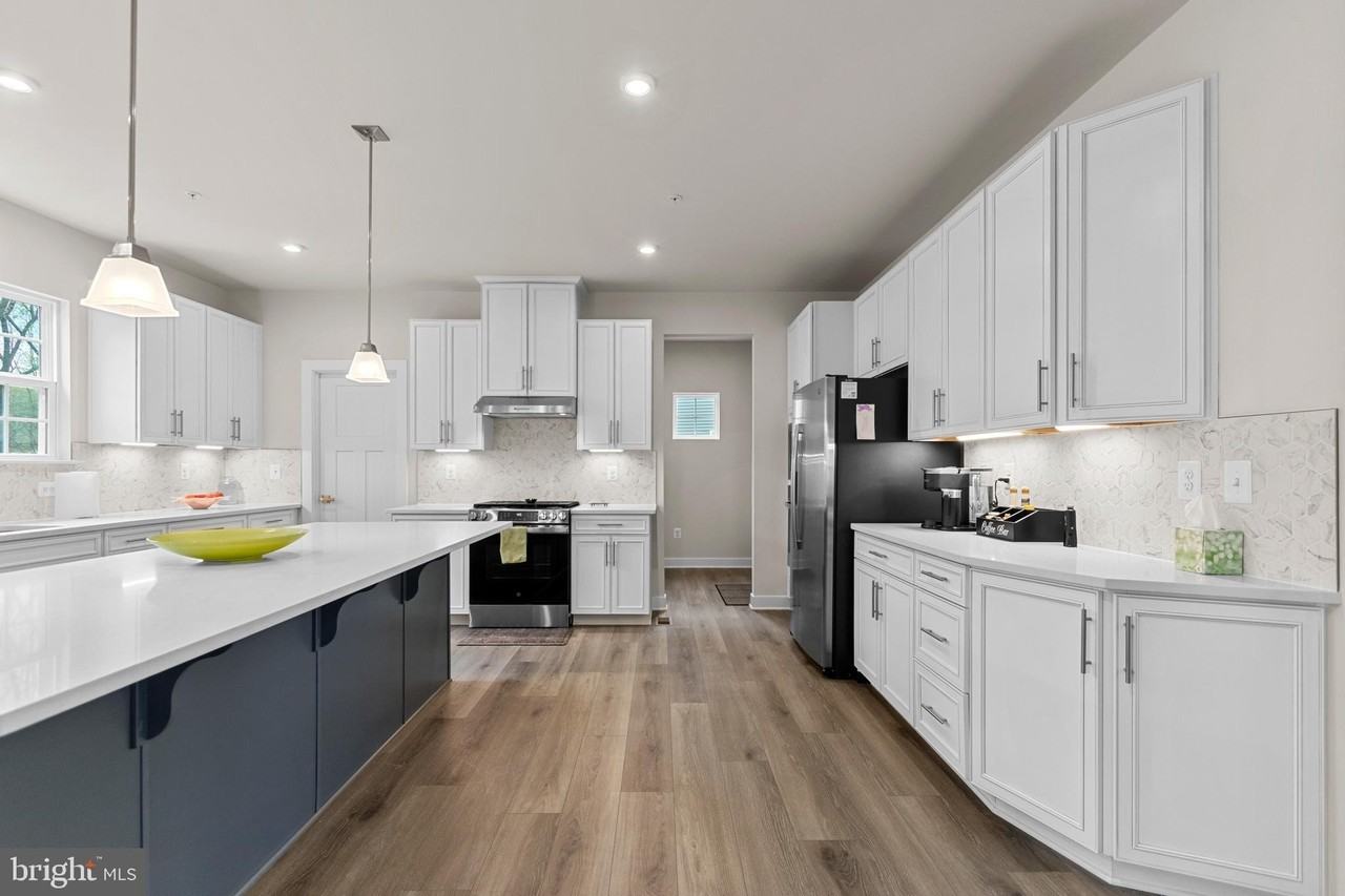 12105 EMPIRE LANE DR - Photo 5 of 50