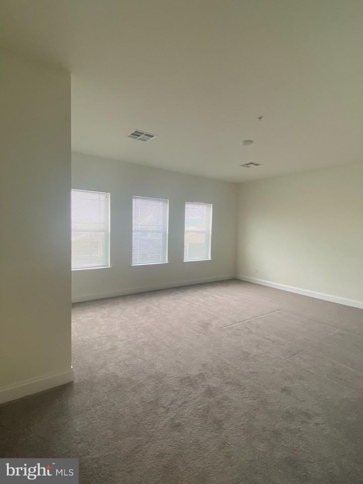 1812 Main St #202 - Photo 6 of 26