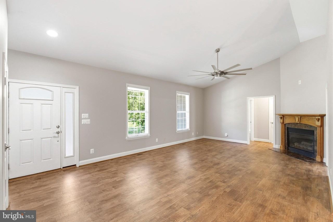 24524 Ruff Ruff Ln - Photo 3 of 41