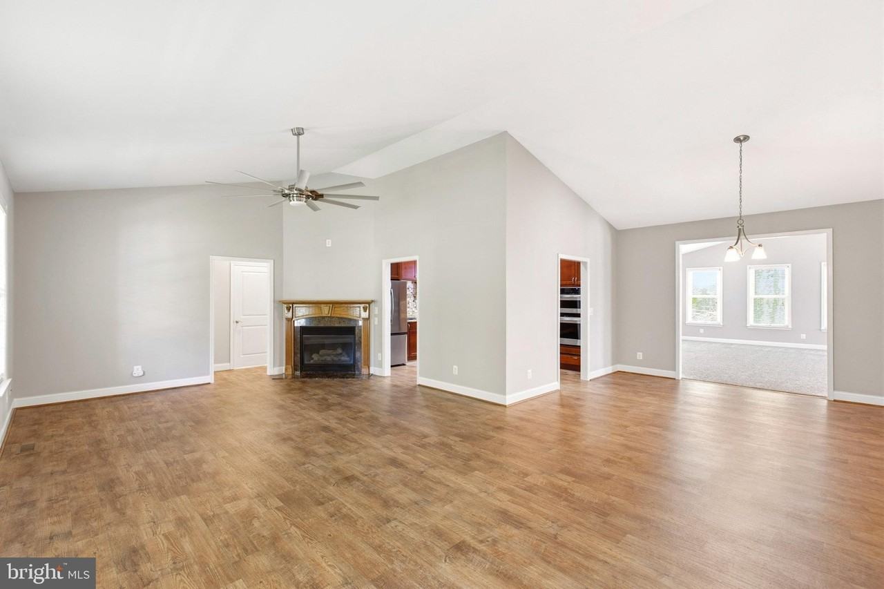 24524 Ruff Ruff Ln - Photo 4 of 41