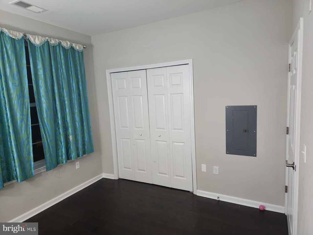 1118 Halifax Pl - Photo 5 of 10