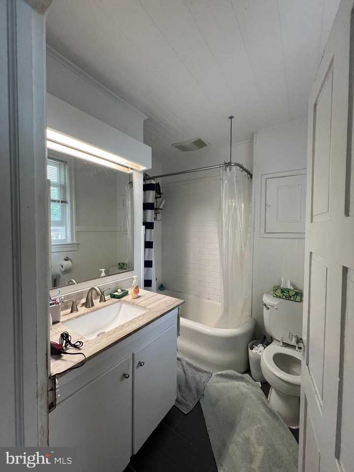 200 Nassau St #2 - Photo 3 of 9