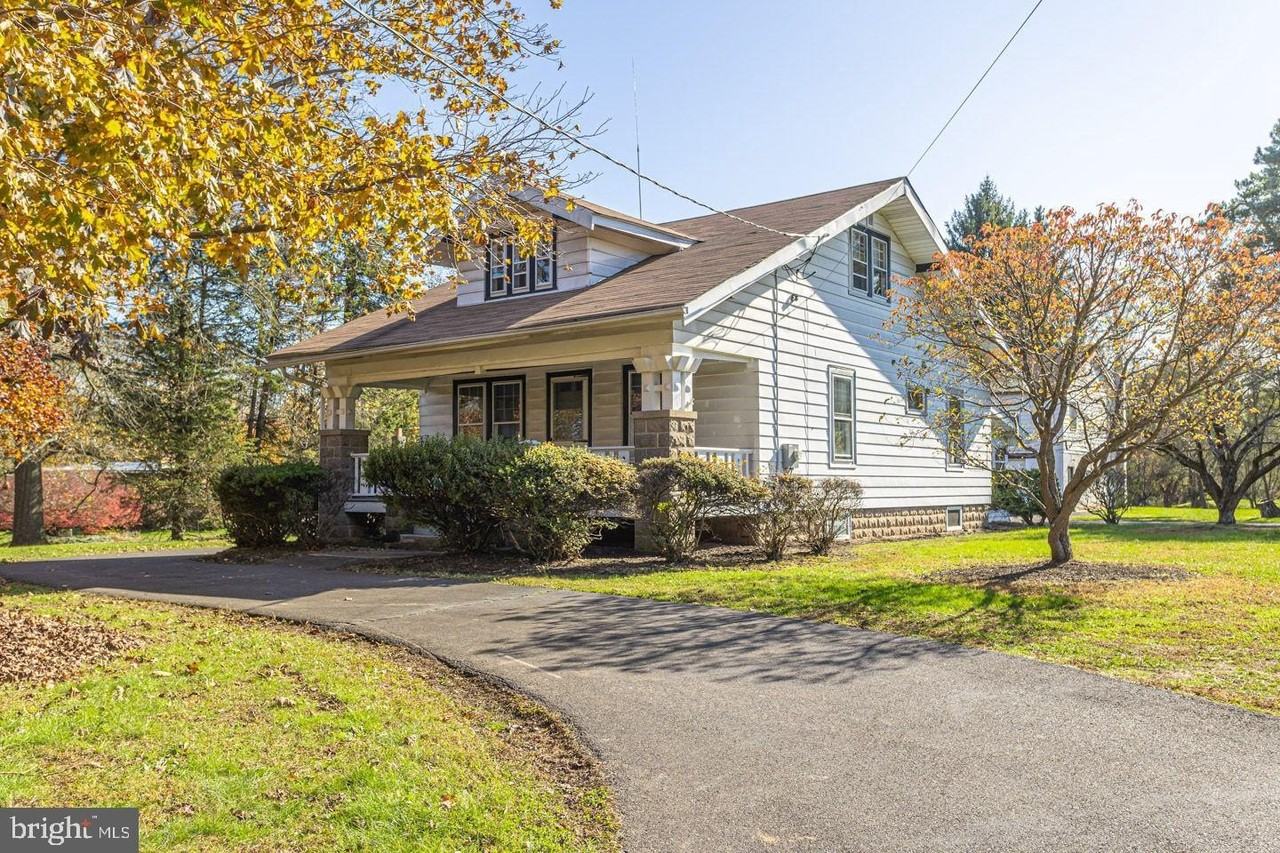 1525 Yardley Newtown Rd - Photo 2 of 15