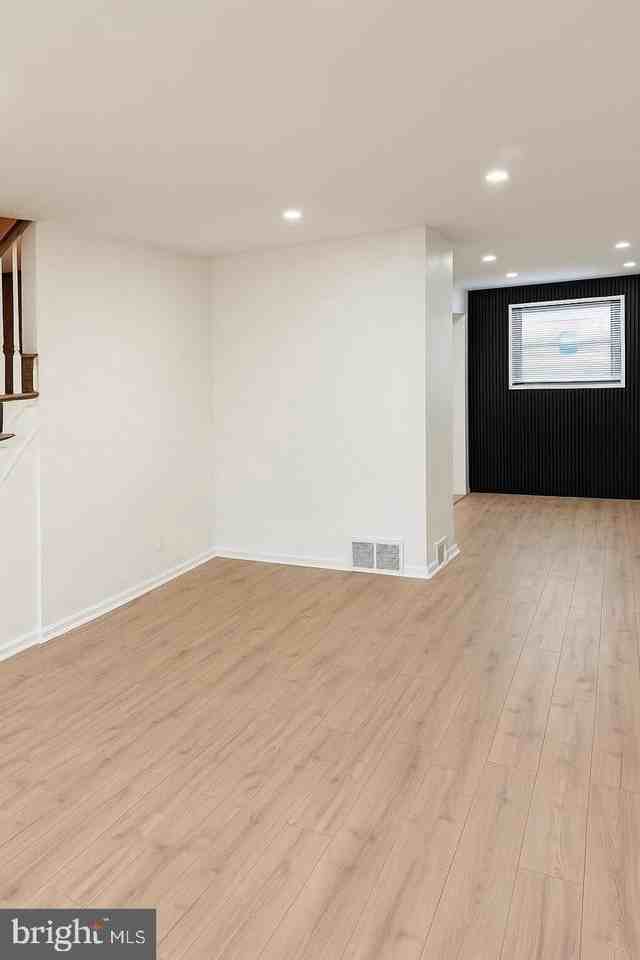 753 Bennington Rd - Photo 4 of 17