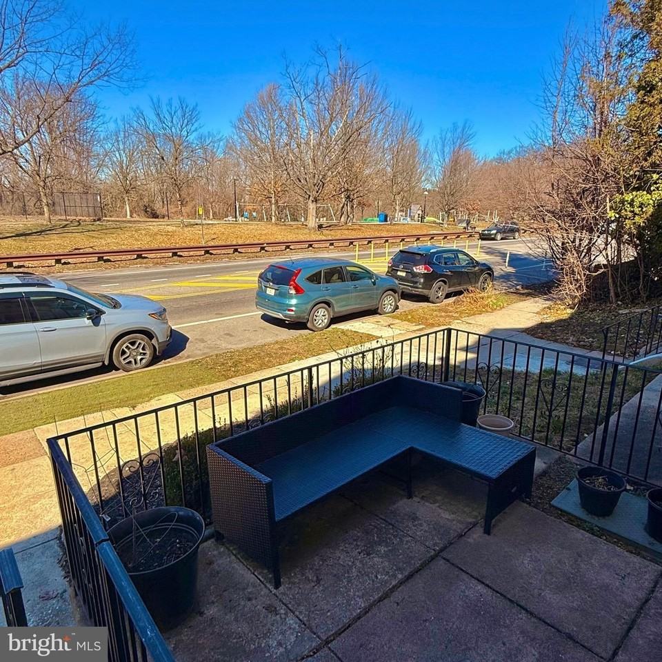 737 Cobbs Creek Pkwy - Photo 2 of 29