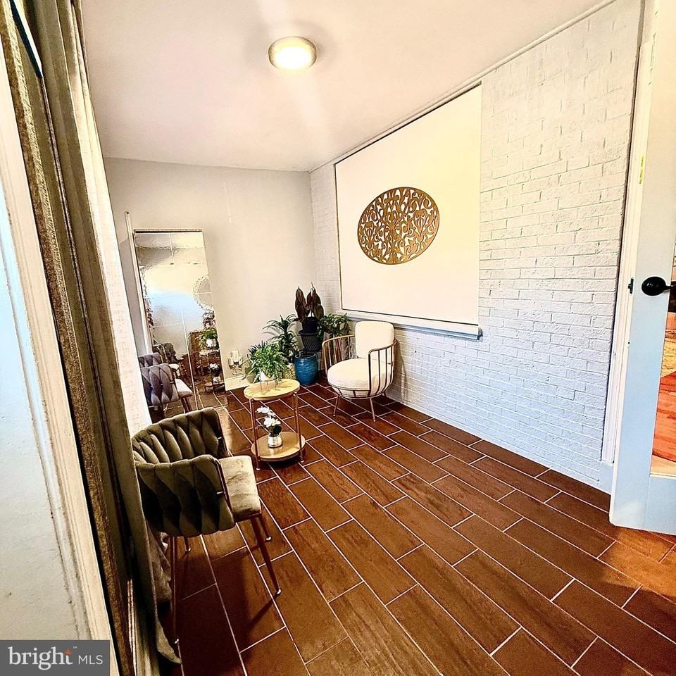 737 Cobbs Creek Pkwy - Photo 3 of 29