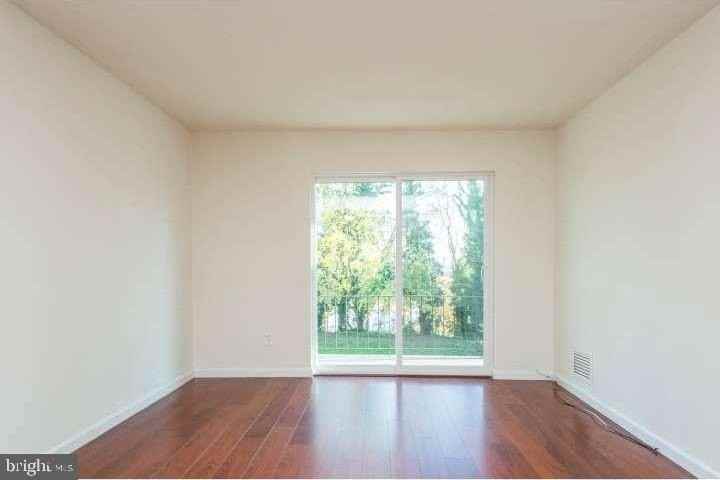 326 Hermit St - Photo 7 of 12