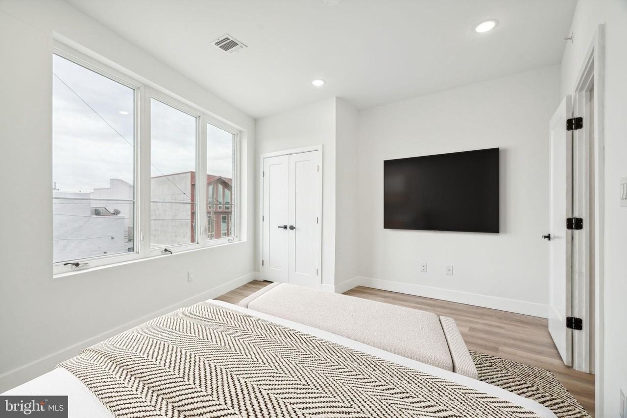 2330 Frankford Ave #3 - Photo 3 of 16