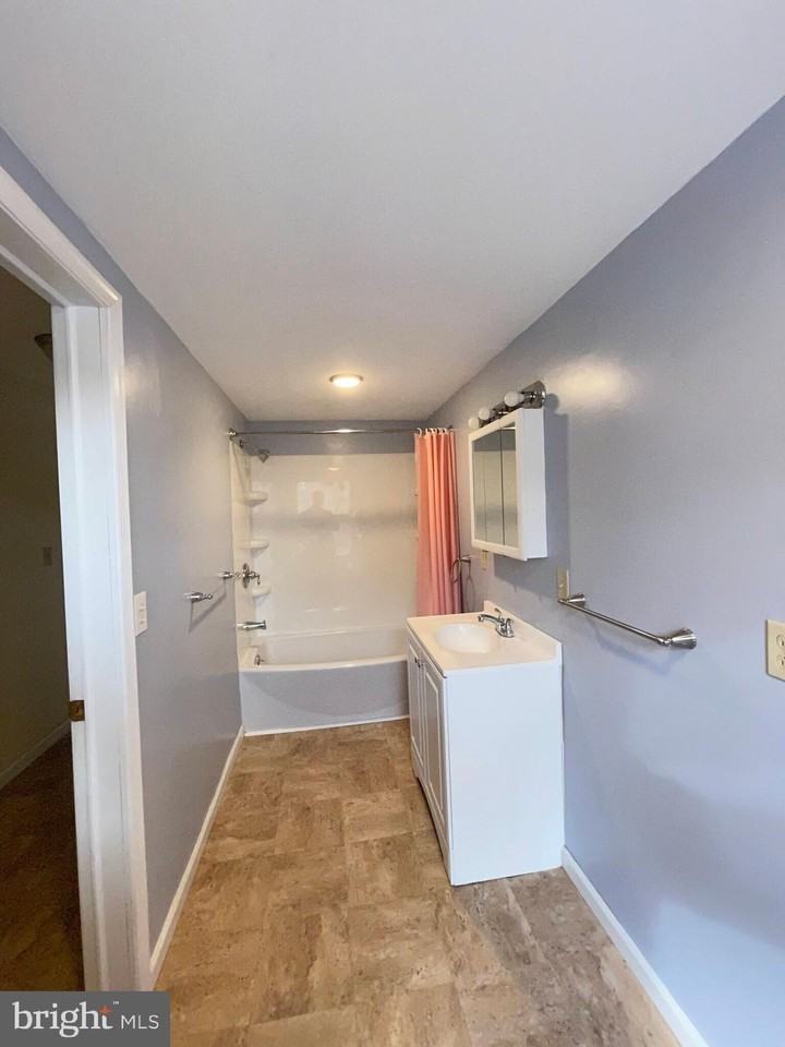 315 W Laurel Blvd #2ndFL - Photo 7 of 9