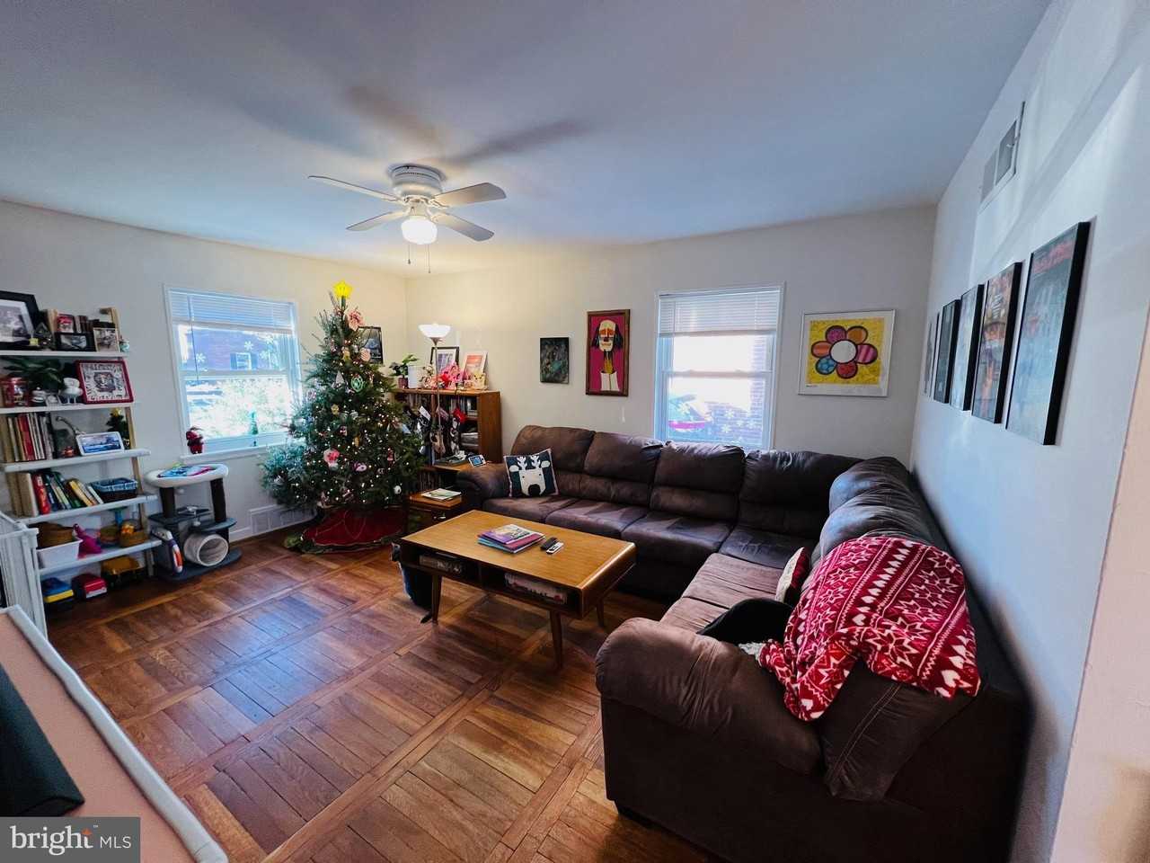 909 S Irving St - Photo 2 of 25