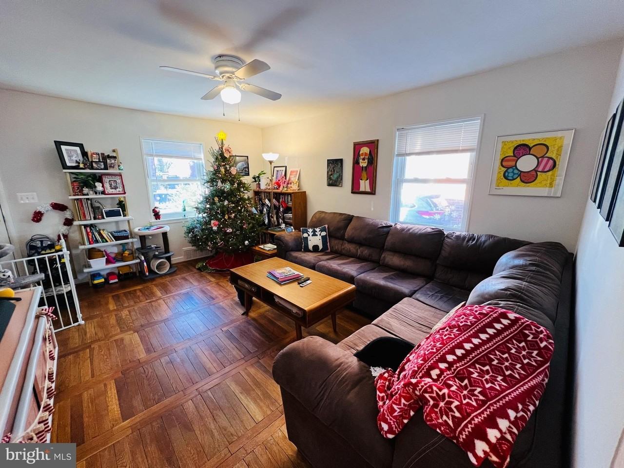 909 S Irving St - Photo 3 of 25